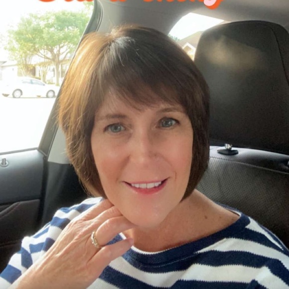 Meet your Posher, Jennifer - Picture 2 of 3